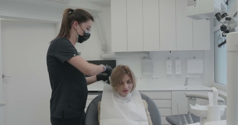 Przygotowanie pacjenta i zespołu do zabiegu implantologicznego w Niewada Clinic